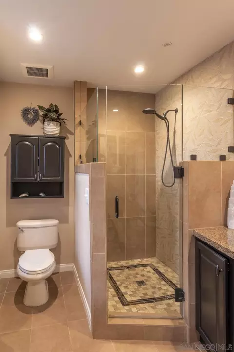 Bath - 10111 Circle P Ln, Escondido, CA 92026 photo 3 of 5