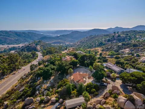 View/Area - 10111 Circle P Ln, Escondido, CA 92026 photo 7 of 8