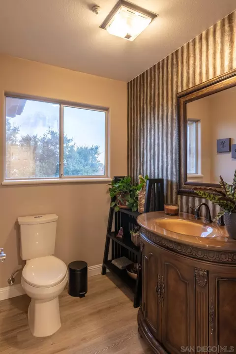 Bath - 10111 Circle P Ln, Escondido, CA 92026 photo 5 of 5