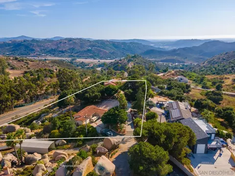 View/Area - 10111 Circle P Ln, Escondido, CA 92026 photo 6 of 8