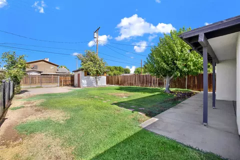 Exterior - 615 N Palm Ave, Brawley, CA 92227 photo 3 of 6