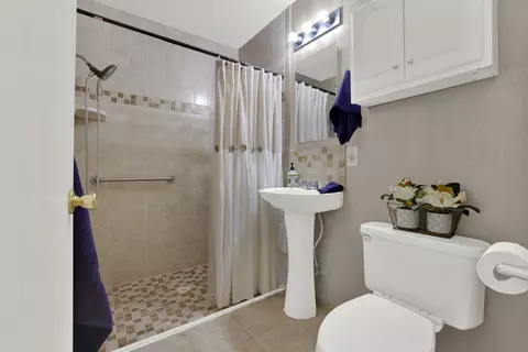 Bath - 615 N Palm Ave, Brawley, CA 92227 photo 1 of 2