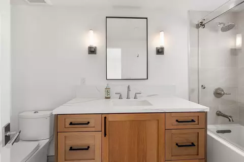 Bath - 15 Half Moon Bnd, Coronado, CA 92118 photo 3 of 4