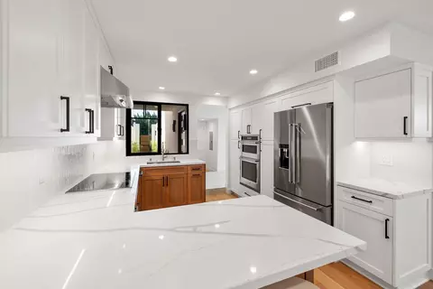 Kitchen - 15 Half Moon Bnd, Coronado, CA 92118 photo 2 of 5
