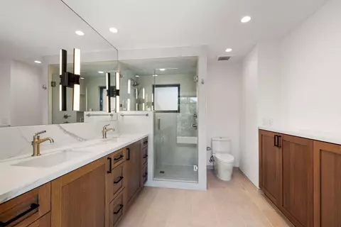 Bath - 15 Half Moon Bnd, Coronado, CA 92118 photo 1 of 4