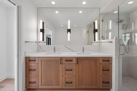 Bath - 15 Half Moon Bnd, Coronado, CA 92118 photo 2 of 4