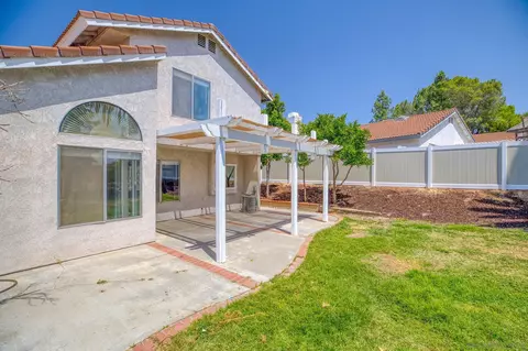 Exterior - 39528 Shadow View Ct, Temecula, CA 92591 photo 2 of 5