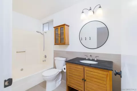 Bath - 39528 Shadow View Ct, Temecula, CA 92591 photo 2 of 2