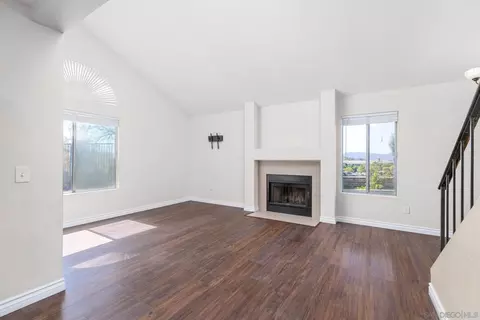 Living - 39528 Shadow View Ct, Temecula, CA 92591 photo 2 of 3