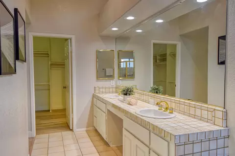 Bath - 13988 Pequot Dr, Poway, CA 92064 photo 2 of 7