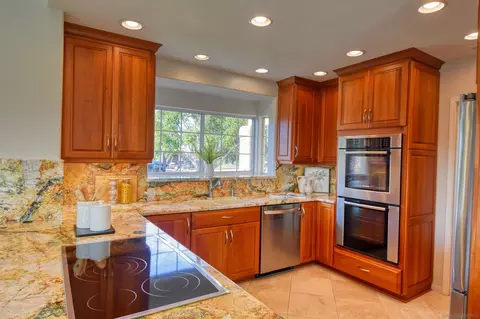 Kitchen - 13988 Pequot Dr, Poway, CA 92064 photo 5 of 7