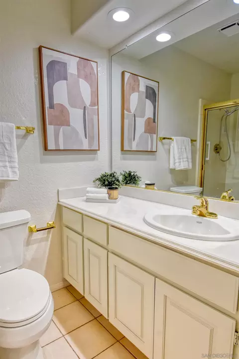 Bath - 13988 Pequot Dr, Poway, CA 92064 photo 7 of 7