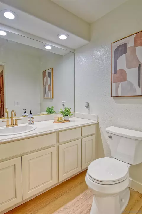 Bath - 13988 Pequot Dr, Poway, CA 92064 photo 1 of 7