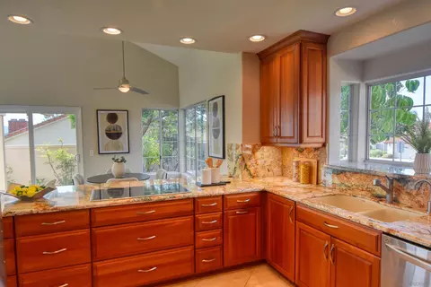 Kitchen - 13988 Pequot Dr, Poway, CA 92064 photo 4 of 7