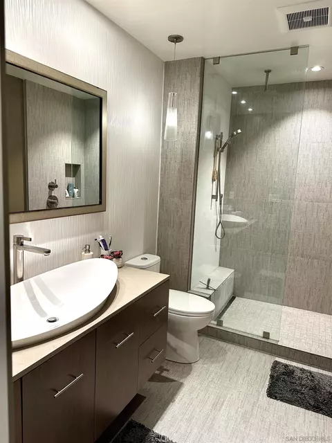 Bath - 1526 Ynez Pl, Coronado, CA 92118 photo 2 of 3