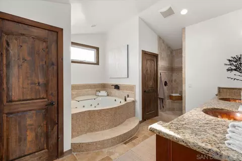 Bath - 313 Trailview Rd, Encinitas, CA 92024 photo 1 of 4