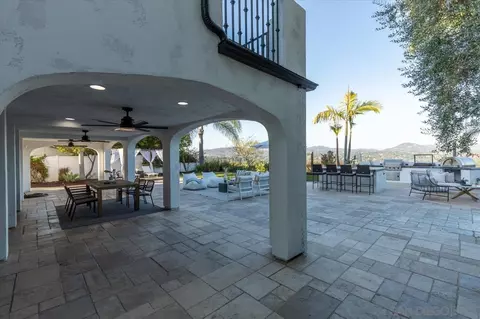 Exterior - 313 Trailview Rd, Encinitas, CA 92024 photo 10 of 12