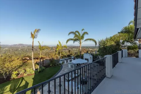 Exterior - 313 Trailview Rd, Encinitas, CA 92024 photo 7 of 12