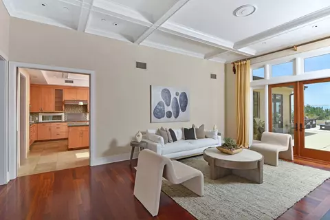 Living - 5882 Sagebrush Rd, La Jolla, CA 92037 photo 2 of 3