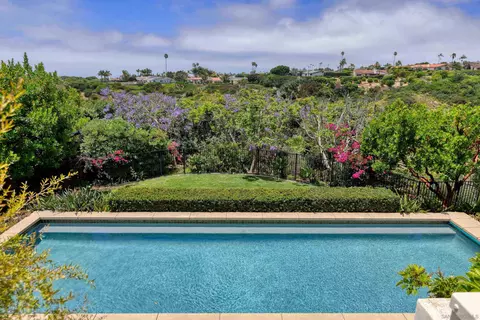 Exterior - 5882 Sagebrush Rd, La Jolla, CA 92037 photo 6 of 11