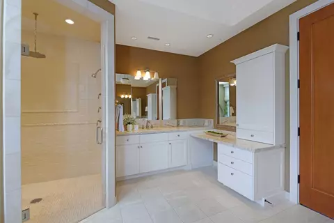 Bath - 5882 Sagebrush Rd, La Jolla, CA 92037 photo 1 of 3