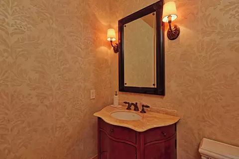 Bath - 5882 Sagebrush Rd, La Jolla, CA 92037 photo 3 of 3