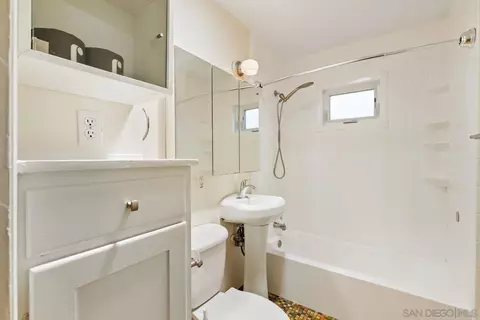 Bath - 210 W 6th Ave, Escondido, CA 92025 photo 1 of 1