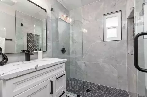 Bath - 2153 Helix St, Spring Valley, CA 91977 photo 2 of 6