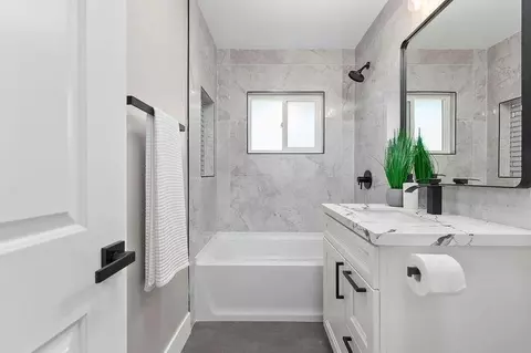 Bath - 2153 Helix St, Spring Valley, CA 91977 photo 4 of 6
