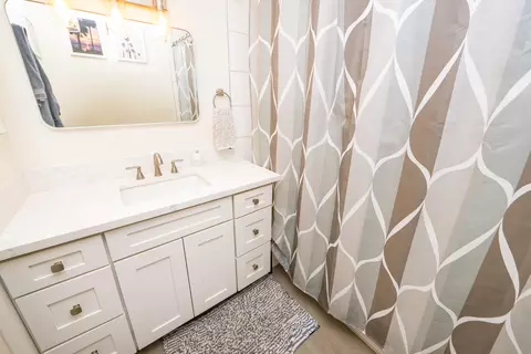 Bath - 1722 Mitchell #84, Tustin, CA 92780 photo 2 of 2