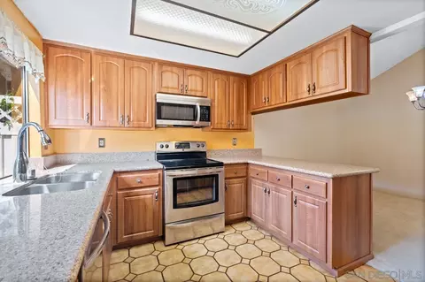 Kitchen - 11024 Plum Tree Ln, Spring Valley, CA 91977 photo 6 of 6
