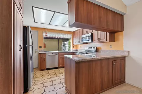 Kitchen - 11024 Plum Tree Ln, Spring Valley, CA 91977 photo 2 of 6