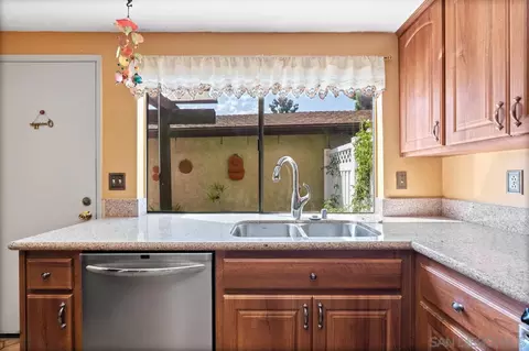 Kitchen - 11024 Plum Tree Ln, Spring Valley, CA 91977 photo 5 of 6