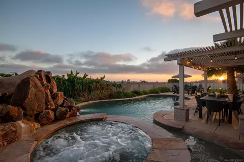 Exterior - 1049 Cerro Verde Dr, Solana Beach, CA 92075 photo 10 of 12