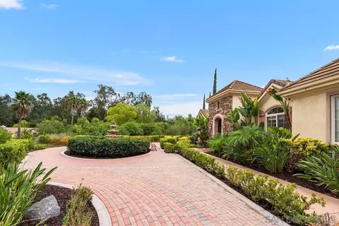 Exterior - 15848 Prairie Vista Rd, Poway, CA 92064 photo 4 of 26