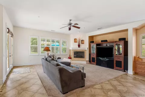 Living - 15848 Prairie Vista Rd, Poway, CA 92064 photo 2 of 3