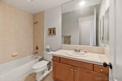 Bath - 15848 Prairie Vista Rd, Poway, CA 92064 photo 4 of 6