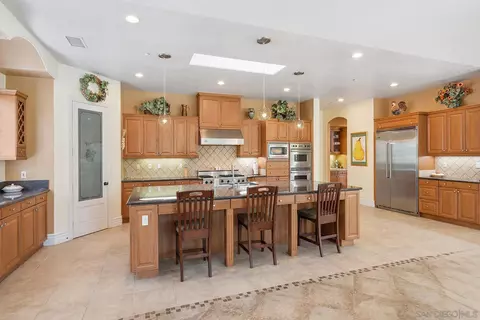 Kitchen - 15848 Prairie Vista Rd, Poway, CA 92064 photo 2 of 5