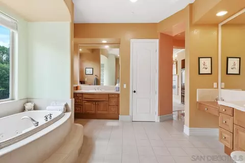 Bath - 15848 Prairie Vista Rd, Poway, CA 92064 photo 3 of 6
