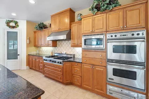 Kitchen - 15848 Prairie Vista Rd, Poway, CA 92064 photo 5 of 5