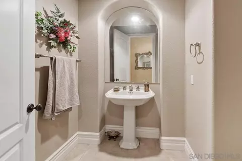 Bath - 15848 Prairie Vista Rd, Poway, CA 92064 photo 1 of 6