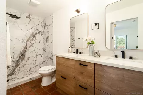 Bath - 2662 Cazadero Dr, Carlsbad, CA 92009 photo 4 of 4