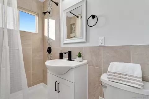 Bath - 8556 Big Rock Rd, Santee, CA 92071 photo 2 of 3