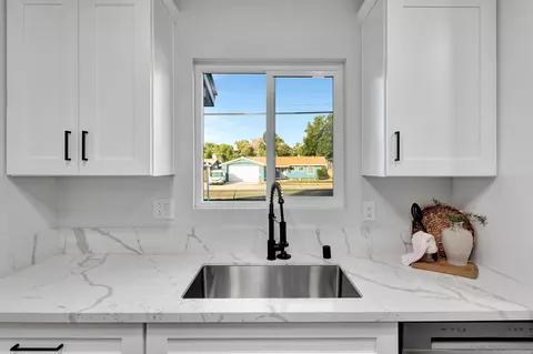Kitchen - 8556 Big Rock Rd, Santee, CA 92071 photo 4 of 6