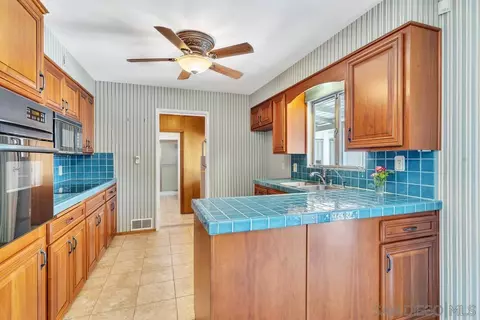 1048 Gamble Ln, Escondido, CA 92029 photo 10