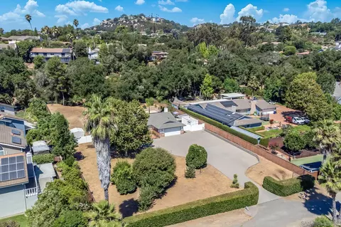 View/Area - 28035 Mountain Meadow Rd, Escondido, CA 92026 photo 4 of 7