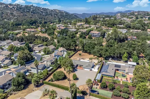 View/Area - 28035 Mountain Meadow Rd, Escondido, CA 92026 photo 2 of 7