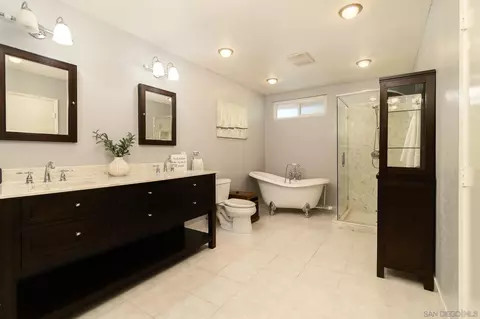 Bath - 28035 Mountain Meadow Rd, Escondido, CA 92026 photo 1 of 3