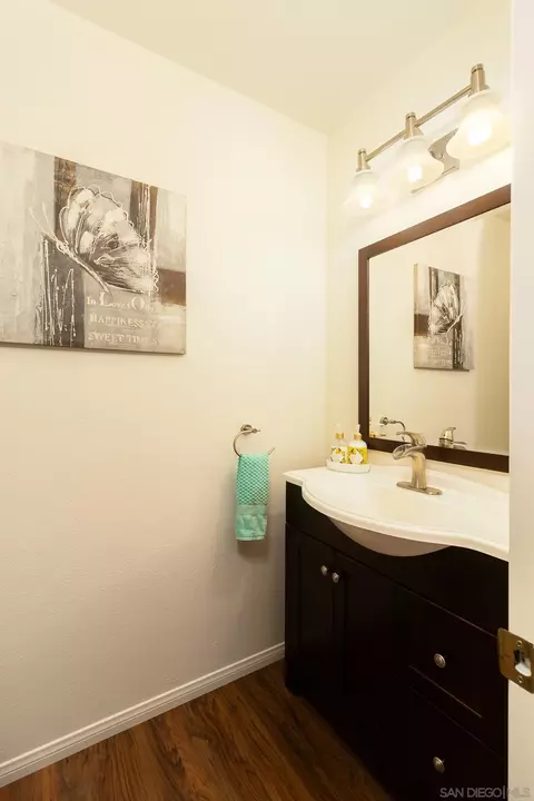 Bath - 28035 Mountain Meadow Rd, Escondido, CA 92026 photo 2 of 3
