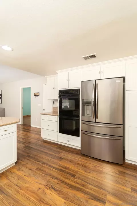 Kitchen - 28035 Mountain Meadow Rd, Escondido, CA 92026 photo 3 of 3